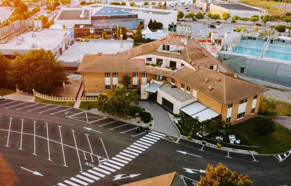 Hotel Els Noguers Manresa Exteriör bild